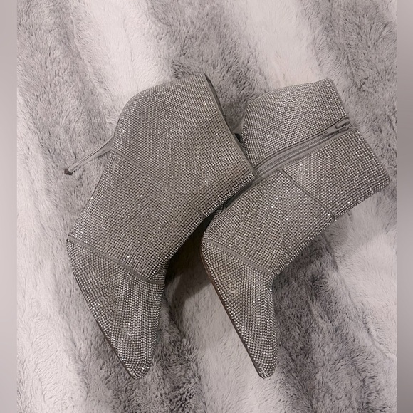 STEVE MADDEN
Catwalk Rhinestone Booties Swiftie Mobwife - Picture 4 of 10